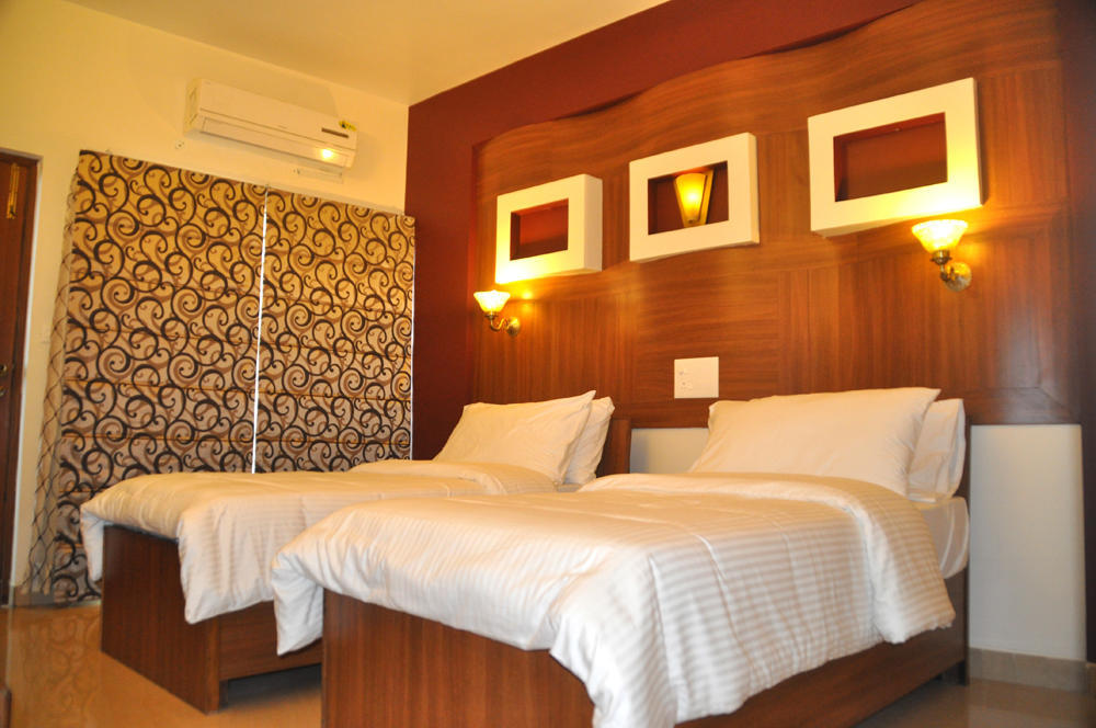 The Bhopal Grande Hotel Exterior photo
