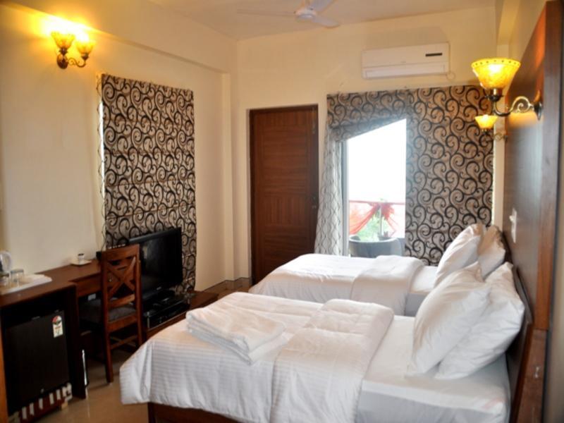 The Bhopal Grande Hotel Exterior photo