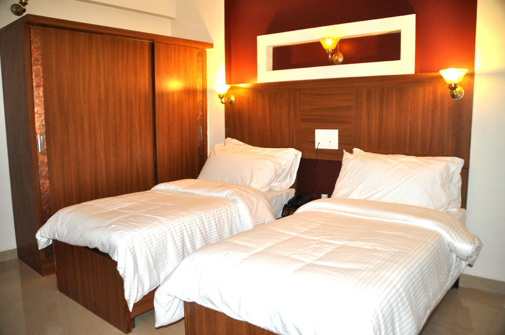 The Bhopal Grande Hotel Exterior photo