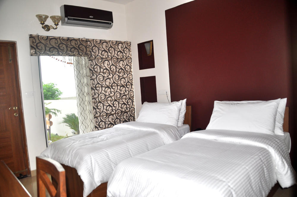 The Bhopal Grande Hotel Exterior photo